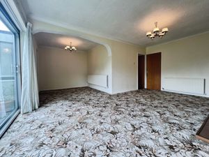 Lounge diner- click for photo gallery